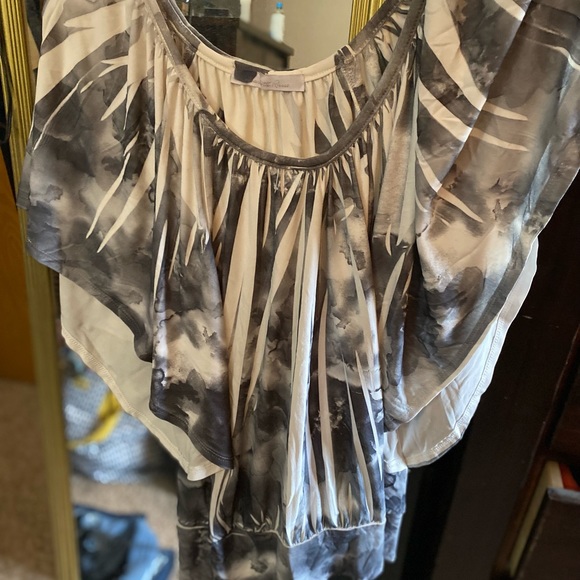 Black white and gray blouse - Picture 2 of 5